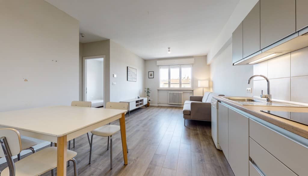 Piso madrileño reformado con cocina abierta, comedor y salón
